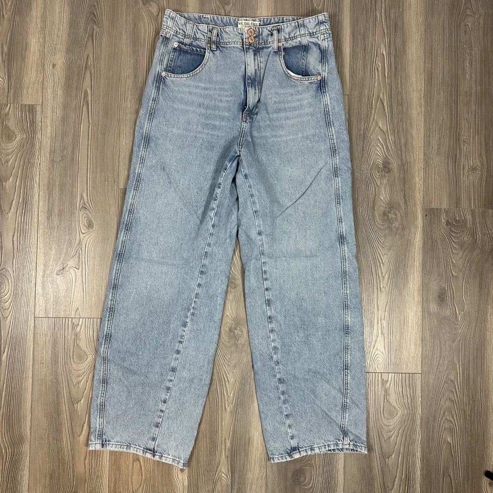 Free People Aster High Rise Straight Jeans - SIZE 32 Light Wash Denim